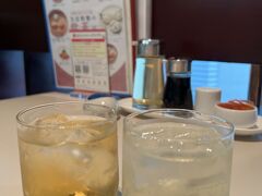 ９月３日（土）

本日は家族と星組観劇ですが、まずは中華ランチで腹ごしらえ♪

EST（エスト）というショッピングモールにある“ 神戸元町別館牡丹園”です。

杏のお酒と金木犀のお酒でカンパイ！
