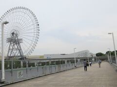 モノレールに乗るべく万博公園中央駅に向かいます。
折角お互いに住まいの近くなんだし此処万博公園は年間を通して色んな花が咲きイベントが企画されいるので こまめに催しなどチェックして又来ましょうと約束したのでした。