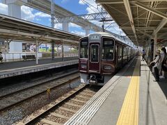 蛍池駅からは阪急に乗って梅田方面に向かいます。