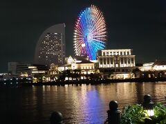 コスモクロックのイルミネーションが次々変わってきれいやわぁ。112ｍあるらしい。