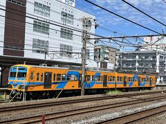 千代田線からそのまま常磐緩行線で馬橋駅。

ホームからこれから乗る流鉄の５０００系電車が見えました。