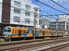 千代田線からそのまま常磐緩行線で馬橋駅。

ホームからこれから乗る流鉄の５０００系電車が見えました。