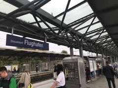 デュッセルドルフ空港駅、ここからアーヘン行きの電車に乗る