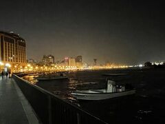 Sharjah Corniche で散歩