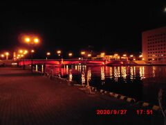 夜の釧路川と幣舞橋です。誰も居ないので、のんびり出来ます。