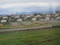  岐阜県に入り笠松競馬の厩舎が見えてきました