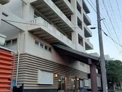 今回宿泊した土肥温泉ホテル「みなみ荘」
車で行くとフロントの男性がすぐに外までお出迎えしていただき、荷物を持ってくれました。すぐにチェックイン完了