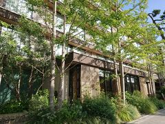 チェックインの時間になったので、ホテルへ。
鶴岡八幡宮にも鎌倉駅にも近い、ホテルメトロポリタン鎌倉です。