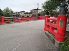 飛騨高山の代表的な橋である赤い中橋。