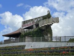 展望台からはエメラルドの海が見えます～。