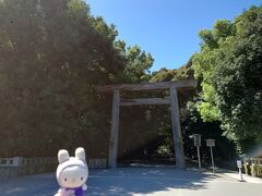 さて、今回は神社繋がりということで、
熱田神宮にきました(^^)/