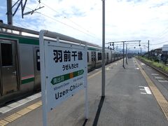 買物を終えて羽前千歳駅に戻る。しばらくすると山形駅を発った仙台行き仙山線の普通列車がホームに入ってきた。