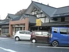 12:20岩手県を抜けて秋田県に向かう途中、道の駅 雫石あねっこでトイレ休憩。ここは温泉もあるようです。
曇り空です。