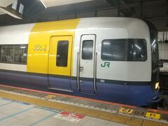 東京駅から特急しおさいで。
房総方面の特急は、マイカー、高速バスに客を奪われ、本数が削減。
しおさい号も日中は２－３時間に一本。
高速バスより速いが、本数が少ないのがつらい。