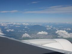 AIR SHOWやflightradar24を見る限り、これは岩木山と弘前市？？