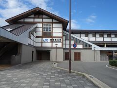近鉄奈良駅から嵐山へ行くには色々なルート（地下鉄・JR・阪急・京阪）があるがJRを利用する。JR嵯峨嵐山駅に降りる。
すぐ隣にトロッコ嵯峨駅があります。本日は休みでした。

