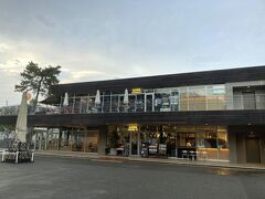 相撲観戦を終え、友人を交え夕食に向かいます。

女性2人+私なので、コースや居酒屋は量も多いしお酒もそんなに飲まないし、という事で、ドルフィンズアリーナから近い、名城公園内にある「GARB CASTELLO」を予約しておきました。