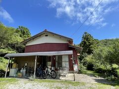 まずは昼食ダイニングカフェDONAへ
こちらは島の名物サザエを使ったサザエコロッケが有名なのだがこの日はサザエがなくオムライスを食べることとなった、残念