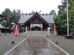 北の国から見学を終え、富良野神社へ参拝します。