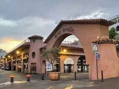 vieux port de cannes

趣のあるカンヌのマルシェ
Marche Forville