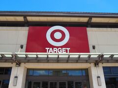 続いてターゲットへ。
水着を買います。ちょうどいいサイズがあまりなくて、探すのが大変でした汗