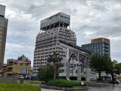 この日は雨だったので予定も大幅に変更。

今日のメインイベント
（まきばみるくの里でのランチ＆ソフトクリーム）も終了したので、
のんびり米子駅に行くことに。