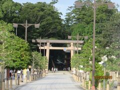 大鳥居が見えてきました