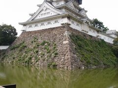 そして小倉城。綺麗。
そもそもそのお城は焼け落ちているので新たに建てられたものですが、そのおかげで見学しやすい造りになっていそうです。

