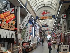 魚の棚商店街。明石名物のタコや魚介のお店、レストラン、飲み屋など色々なお店が並んでいて楽しそうです。

夜にまた来てみたいと思います。