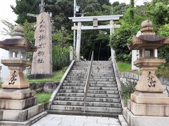 お隣は柿本神社。

西暦８８７年創建、歌聖、柿本人麻呂ゆかりの神社だそうです。
