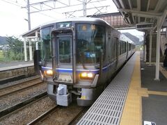  再び敦賀方面の列車に乗ります。この列車は敦賀を越えて長浜まで行く列車です。敦賀を越えて先に行く列車は1日にこの列車だけです。