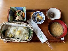 お昼は小布施堂の斜め向かいにある竹風堂で
山里定食を頂きます