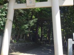 まずは東口本宮富士浅間で一休みします。

ここは駐車場は大鳥居ではなく西側の鳥居の側にあります。

