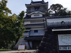 現在の小山城は新しいもので、昭和62年に吉田町がシンボルとして作った模擬天守で、1~2階は資料館、5階が展望台になってる