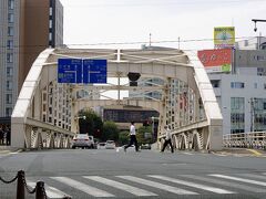 開運橋を渡ると盛岡駅もすぐ近くです。