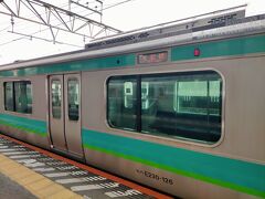 成田で乗り継ぎ20分で、常磐線直通上野行きに乗り込みます。どうやら始発のようです。ここで非常食のミニクロワッサンをいただきます。