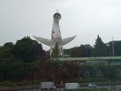 大阪伊丹空港からモノレールで南茨木駅へそこから阪急で四条河原町へ
万博記念公園の太陽の塔