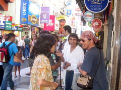 フォルクローレ関係者発見、楽器屋さん情報入手
　賑やかなフロリダ通り