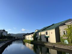 ステンドグラス美術館を出ると、すぐそばに小樽運河があります。
