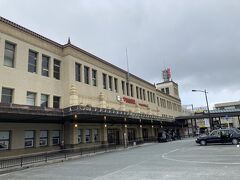 宇治山田駅に到着。
立派な駅舎にびっくり。
