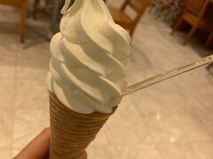 ルタオパトスという小樽の中でも最も大きいルタオにきました。

ソフトクリーム、濃厚で美味しい