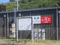 車窓から、肥前山口の駅名標を確認。
降りたことはないんだけど、肥前山口も歴史が古い。