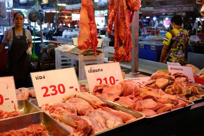 ラッタナコーン市場で買い物<br />牛肉．．．．1Kg．．．210B～230B　≒　８２０円～900円