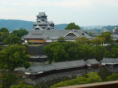 夜間まで開放されているので ライトアップされた熊本城を見にこようかと思ったのですが、ガラスの反射で見にくいかも？と思い 明るいうちに来てみました。