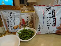 お蕎麦は16時頃から食べ始めたので、夜はきっとお腹がすくよね～と
ツルヤでおつまみを買っていましたが
結局お腹パンパンのままでした。

お蕎麦でそんなにお腹いっぱいになった経験なし！
1人前が実は何人前なんだろう？？