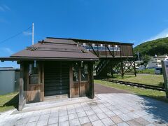 トイレ休憩のために立ち寄った道の駅　ステラ★本別
廃線となった「ふるさと銀河線」の旧本別駅舎をリニューアルして地域の拠点施設として、簡易郵便局や町の観光案内、農産物・豆加工品、特産品の販売をしている道の駅ですが、JRの頃の木造の跨線橋が保存されています。