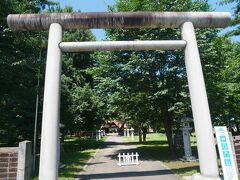 すぐ隣にもう1箇所神社があったので行ってみることに。
敷地はそれなりにあるけど社殿のみの神社で見るところもないので早々に切り上げ。