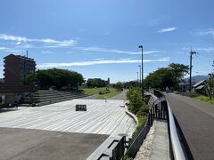 de愛広場。
かつて天井川であった草津川の跡地を整備してできた公園です。