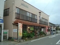 篠栗駅の斜め前、桝屋旅館に宿泊します。