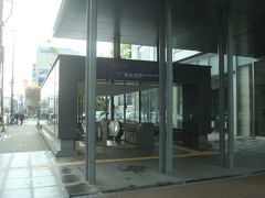 山王公園から徒歩10分程で東比恵駅へ到着しました。
博多駅を出て公園をまわって東比恵駅へ到着するまで1時間くらいでした。
ここから地下鉄で福岡空港へ向かいます。